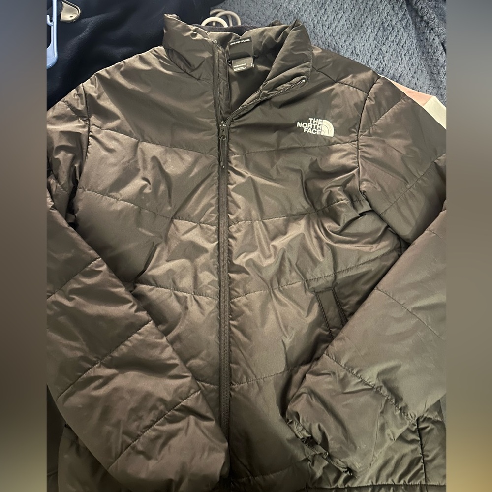 NORTH FACE WINTER JACKET. SIZE SMALL. COLOR: BLACK